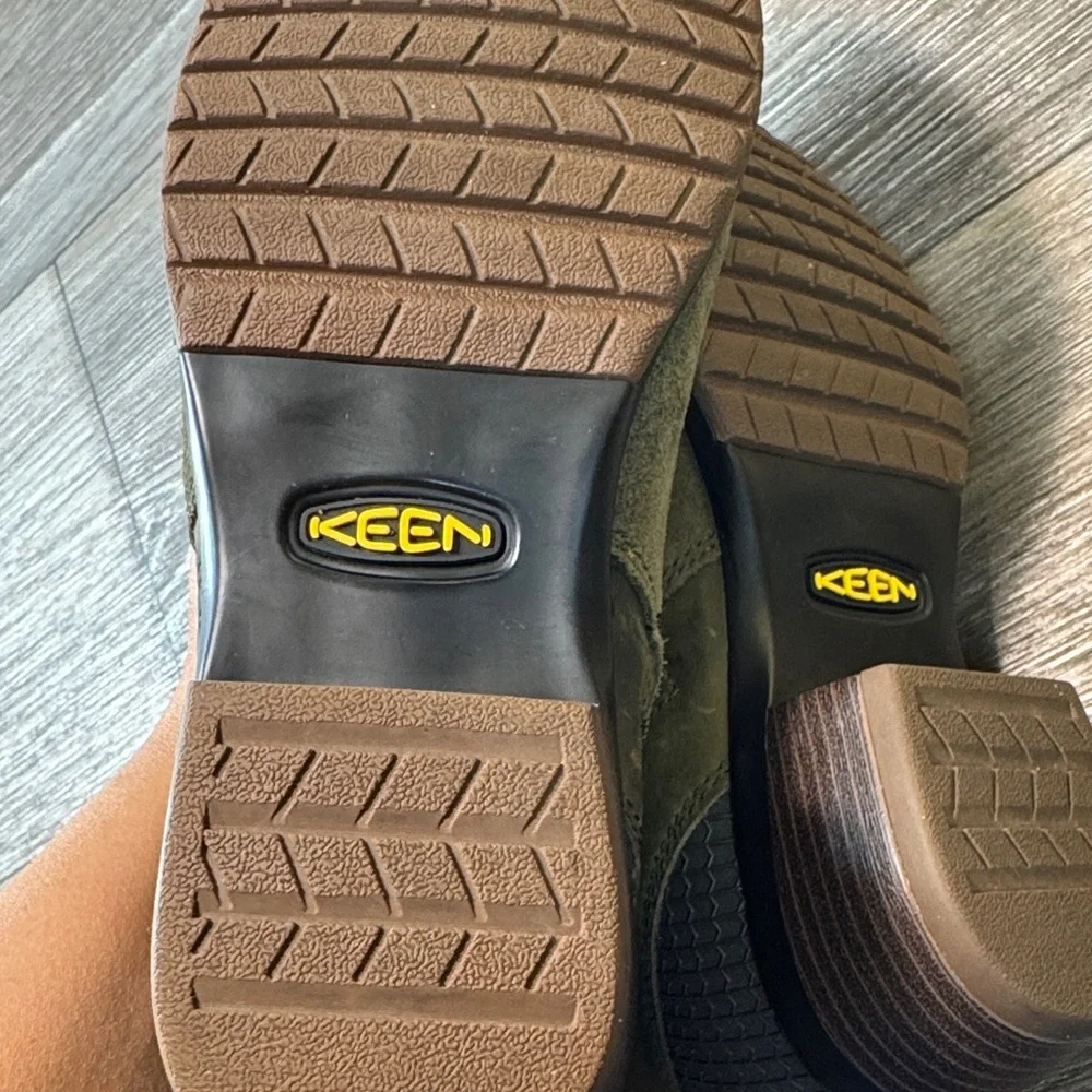 Keen Olive Green Ankle Boots woman’s size 8 (s199)